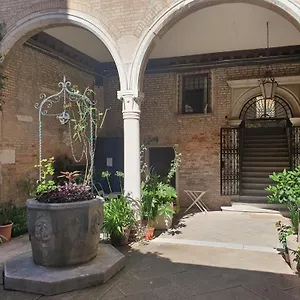Al Mezzanino, Palazzo Torniello , Venezia Italia
